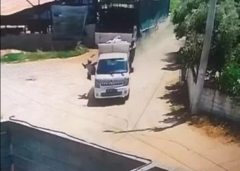 Aydın'da çöp aracından düşen işçi ağır yaralandı