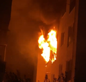 Aydın’ın Söke İlçesinde bir evin mutfak kısmında doğalgaz patladı. Evde