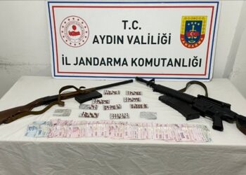 Aydın’da evden uyuşturucu ve silah çıktı