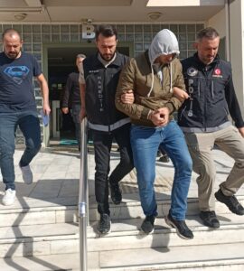 Aydın’da evinde uyuşturucuyla yakalanan şüpheli tutuklandı (2) Aydın’da evinde uyuşturucuyla yakalanan şüpheli tutuklandı (2)