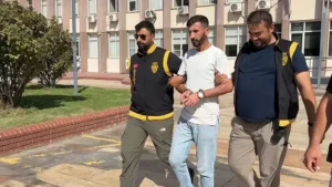 Aydın’da firari hükümlü kafede yakalandı Aydın’da firari hükümlü kafede yakalandı