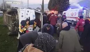 Aydın'da işçi servis minibüsü devrildi; 16 yaralı