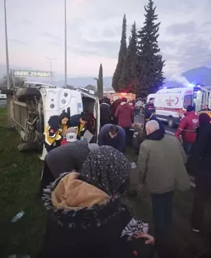 Aydın'da işçi servis minibüsü devrildi; 16 yaralı