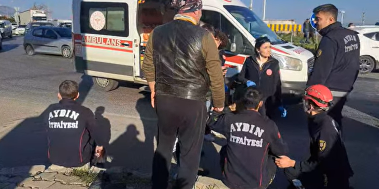 Söke’de itfaiye aracı devrildi: 3 yaralı