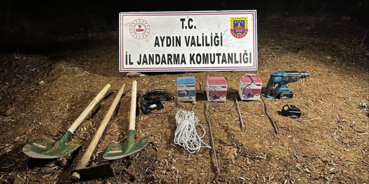 Aydın’da kaçak kazıya suçüstü 4 gözaltı