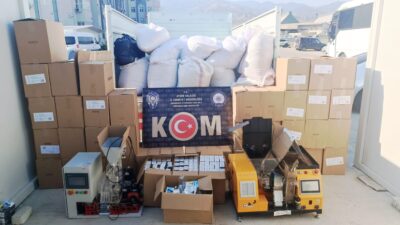 Aydın’da kaçakçılık operasyonu: 3 kişi tutuklandı Aydın’da kaçakçılık ve sahtecilikle mücadele kapsamında 5 adrese eş zamanlı