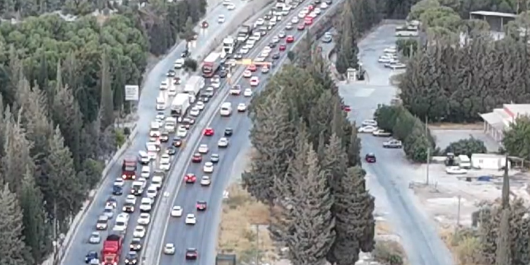 Söke'de kilometrelerce araç kuyruğu oluştu