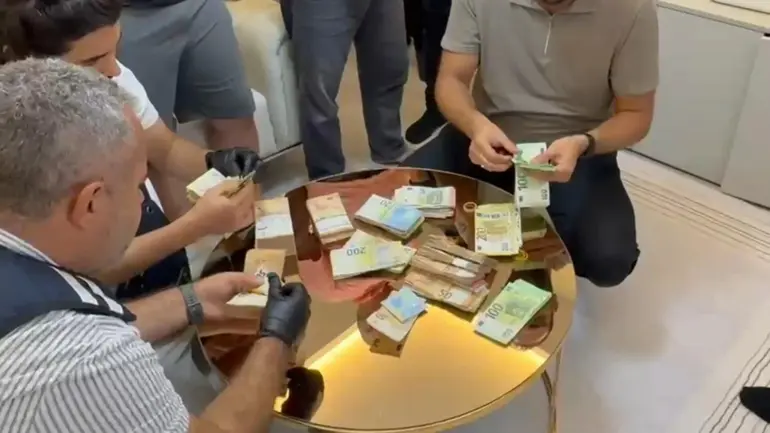 Aydin’da korkutarak milyonluk vurgun 7 supheli tutuklandi (1) Aydin’da korkutarak milyonluk vurgun 7 supheli tutuklandi (1)