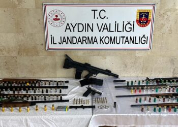 Germencik’te işyerlerinden cephanelik çıktı