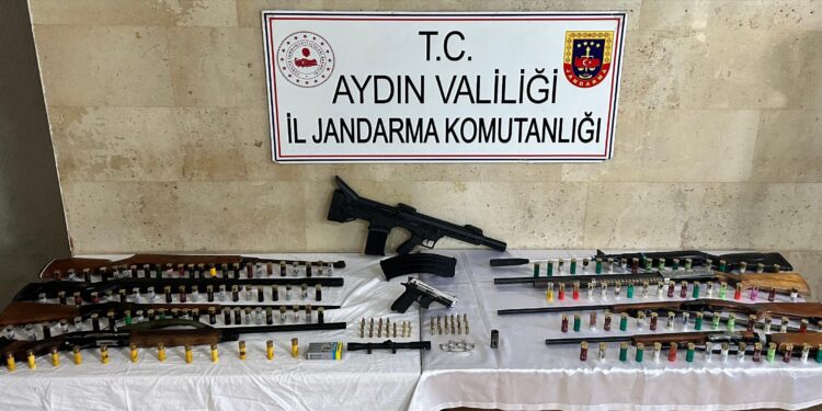 Germencik’te işyerlerinden cephanelik çıktı