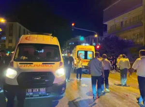 Aydın’da otomobil ile yolcu minibüsü çarpıştı 11 yaralı (1)