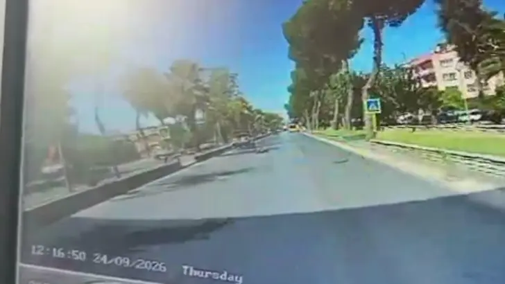 Aydın’da otomobilin çarptığı kadın öldü Aydın'ın Efeler ilçesinde yolun karşısına geçmeye çalışırken otomobilin çarptığı Gonca