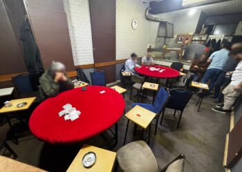 Aydın’da perde arkasında kumar oynarken yakalandılar (2)