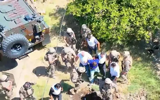 Aydın’da polisle çatışan firari hükümlü yakalandı Aydın'da, hakkında 13 yıl 8 ay 21 gün kesinleşmiş hapis