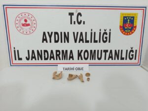 Tarihi objelerle yakalandılar