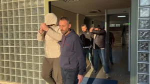Aydın’da polis ekipleri tarafından düzenlenen uyuşturucu operasyonunda gözaltına alınan 3