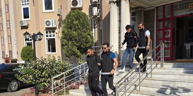 Aydın’da uyuşturucuyla yakalanan 4 şüpheliden 2’si tutuklandı (2)