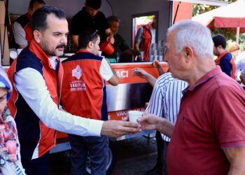  Aydın'da vakıflardan serinleten ikram (2)