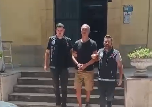 Aydın’da 60 kilometre kaçan otomobilden 1 kilo uyuşturucu çıktı