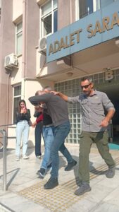 Aydın’da ‘dur’ ihtarına uymayan otomobilden uyuşturucu çıktı (1) Aydın’da ‘dur’ ihtarına uymayan otomobilden uyuşturucu çıktı (1)