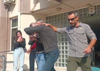 Aydın’da ‘dur’ ihtarına uymayan otomobilden uyuşturucu çıktı (1)