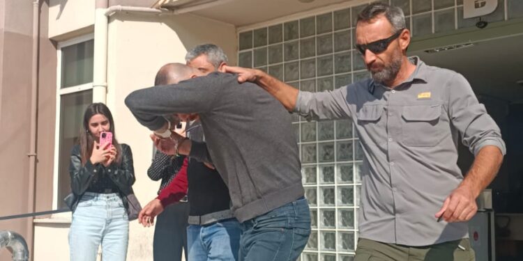 Aydın’da ‘dur’ ihtarına uymayan otomobilden uyuşturucu çıktı (1)