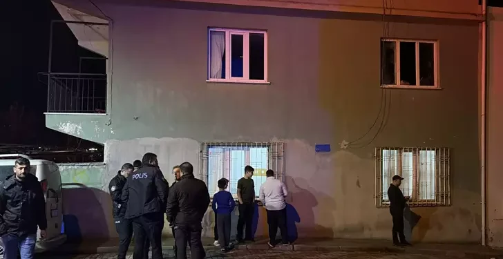 Aydın’daki ev yangınında 2 kardeş dumandan etkilendi