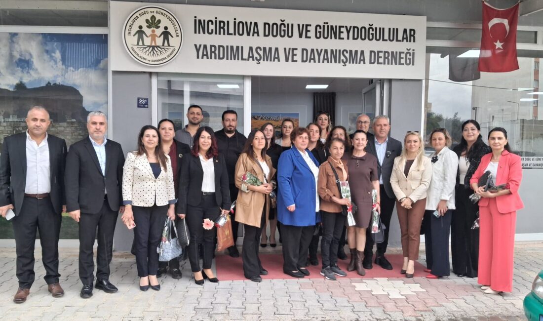 Aydınlı kadın muhtarlardan DOĞUDER’e anlamlı ziyaret 26 Ekim Türkiye Kadın Muhtarlar Günü dolayısıyla İncirliova’daki DOĞUDER’i ziyaret