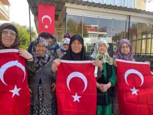 Aydın’da uzun yıllardan beri faaliyet gösteren Aymelek Derneği kapı kapı