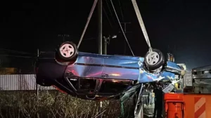 Baba ve oğlu çaya düşen otomobilde hayatını kaybetti Baba ve oğlu çaya düşen otomobilde hayatını kaybetti