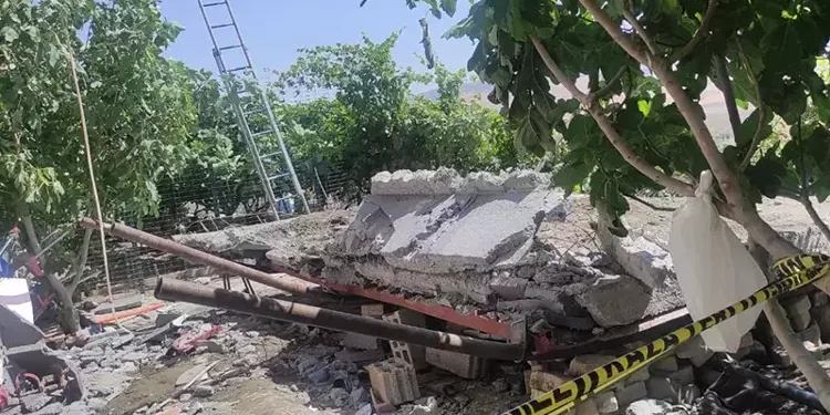 Balkon üzerlerine çöktü 3 ölü, 6 yaralı (2)