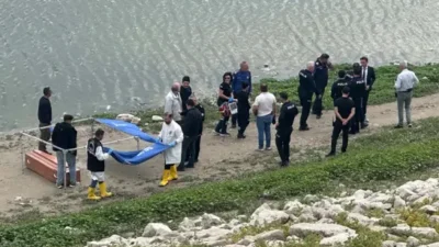 Baraj göletinde erkek cesedi bulundu Denizli'nin Pamukkale ilçesindeki Vali Recep Yazıcıoğlu Baraj Göleti'nde erkek cesedi