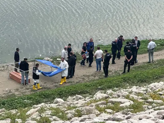 Baraj göletinde erkek cesedi bulundu Denizli'nin Pamukkale ilçesindeki Vali Recep Yazıcıoğlu Baraj Göleti'nde erkek cesedi