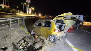 Bariyerlere çarpan otomobil takla attı 1 ölü