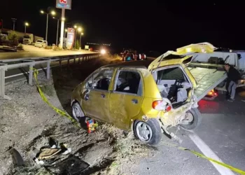 Bariyerlere çarpan otomobil takla attı 1 ölü