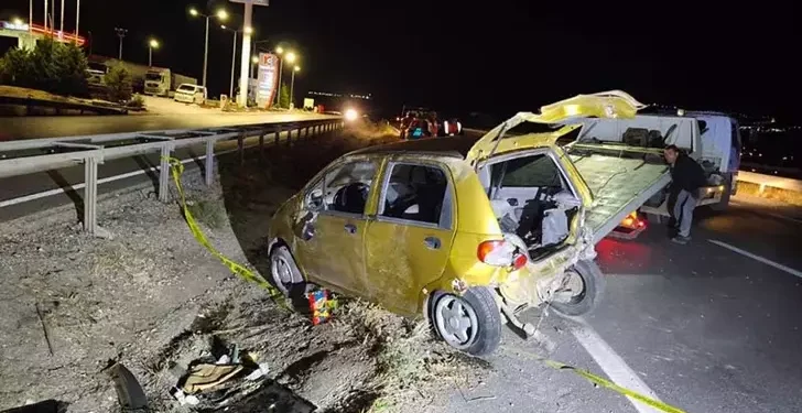 Bariyerlere çarpan otomobil takla attı 1 ölü