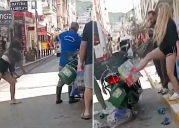 Belediye çalışanını sokak ortasında fırçayla dövdüler