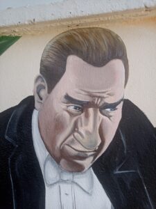 Aydın’ın Efeler ilçesinde belediye binasının duvarına yapılan Gazi Mustafa Kemal