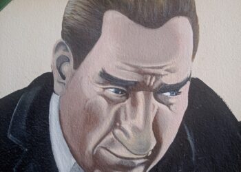 Belediye duvarındaki Atatürk portresi tepki çekti (2)