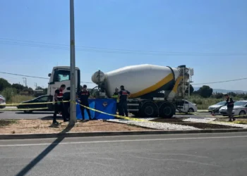 Beton mikserinin çarptığı yaya öldü  
