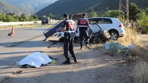 Böbreğini verdiği oğluyla birlikte kazada öldü