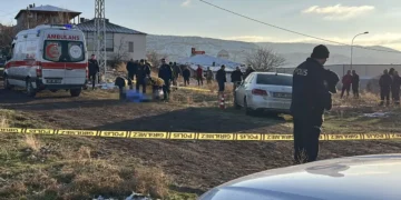 Boş arazide dehşet Baba öldü oğlu ve yeğeni yaralı