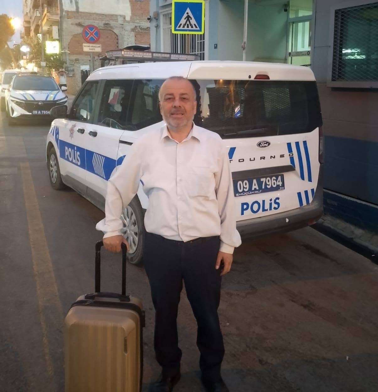 CHP’li eski baskan Umit Yasar polis esliginde goturuldu