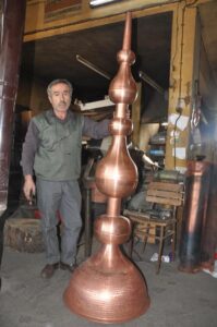 Cami minareleri için yaptığı alemleri yurt dışına satıyor Cami minareleri için yaptığı alemleri yurt dışına satıyor