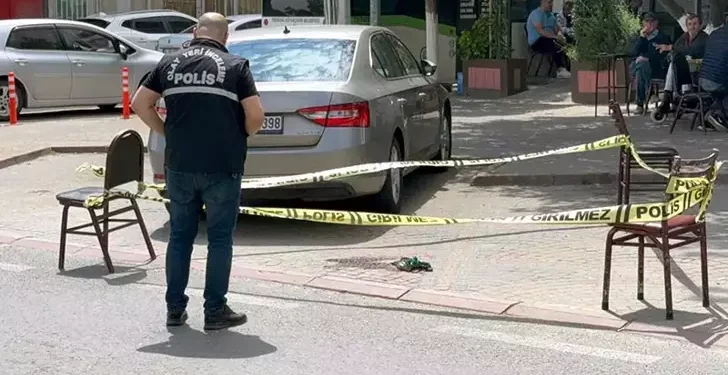 'Camide minibüs yıkama' diye uyaran muhtarı bıçakladı