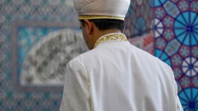 Cemaat imamı mezarlıkta ölü buldu Mersin'in Tarsus ilçesinde ikindi namazı için camiye gelmeyen imam Halil