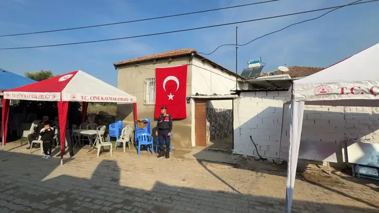 Cine’de sehit askerin babaevinde yas (2) Cine’de sehit askerin babaevinde yas (2)