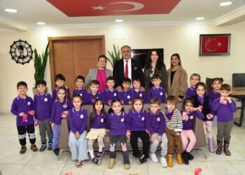 Anaokulu öğrencilerini belediyede ağırladı  
