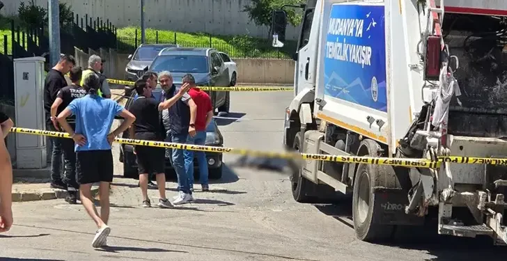 Çöp kamyonu yaşlı adamı ezdi