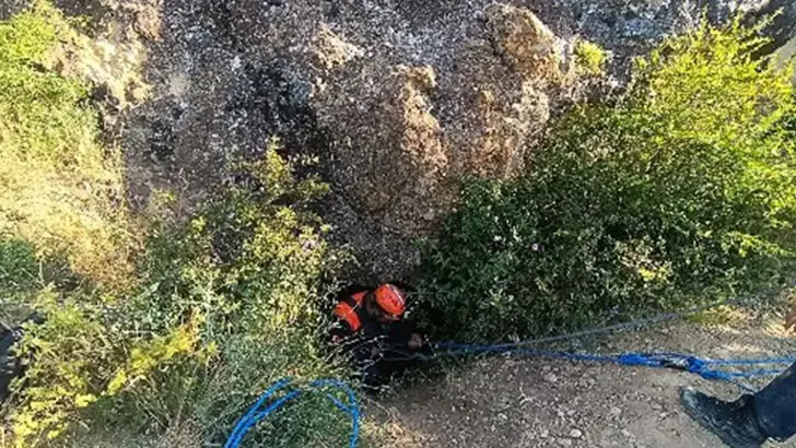 Define aramak için girdiği mağarada kayboldu Çorum‘da İ.A., define aramak için 5 arkadaşıyla birlikte girdiği mağarada kayboldu. İhbar